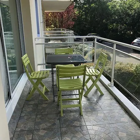 Avec Acces Piscine Апартаменты *